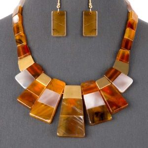 Beautiful short necklace earth tone colors